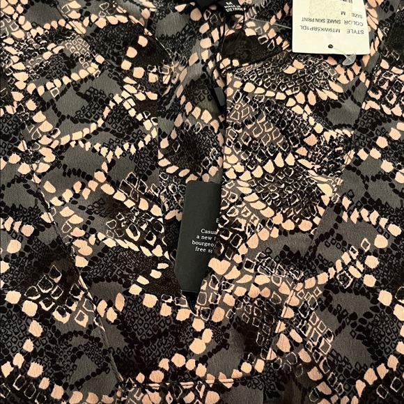 Bobeau SNAKE SKIN PRINT  Blouse - Picture 13 of 13